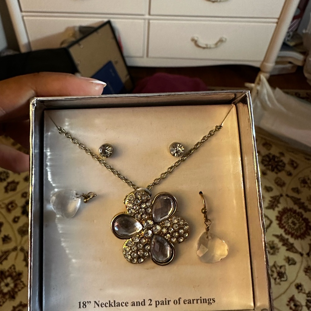 Elegant Gold and Silver Floral Jewelry Set